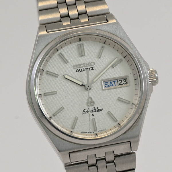 Vintage 1979 Seiko Silver wave quartz watch 36mm Silver Dial Day/Date 8229-700A