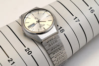 Vintage Seiko QUARTZ QZ 36mm Silver Tone Dial Date quartz Ref.0923-8010 May 1975