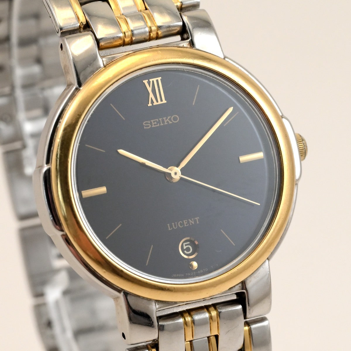 Vintage 1984 SEIKO LUCENT QUARTZ 32mm Round Shape Dark Blue